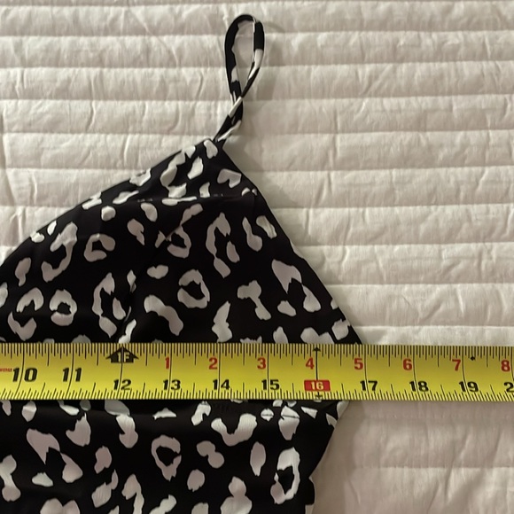 Adorable halter top and cropped pants outfit size medium - Picture 13 of 14